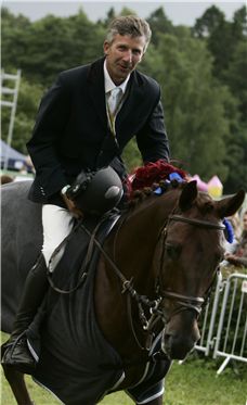 A BIG BOY NAAR DE STALLEN VAN ATHINA ONASIS